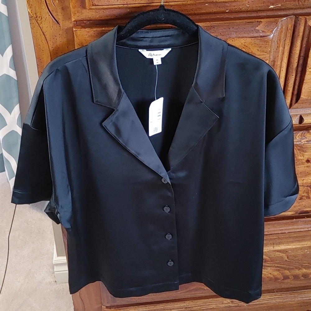 NWT WOMEN'S BLACK SHORT SLEEVE SATIN BUTTON DOWN BLOUSE SIZE MEDIUM - Picture 2 of 10